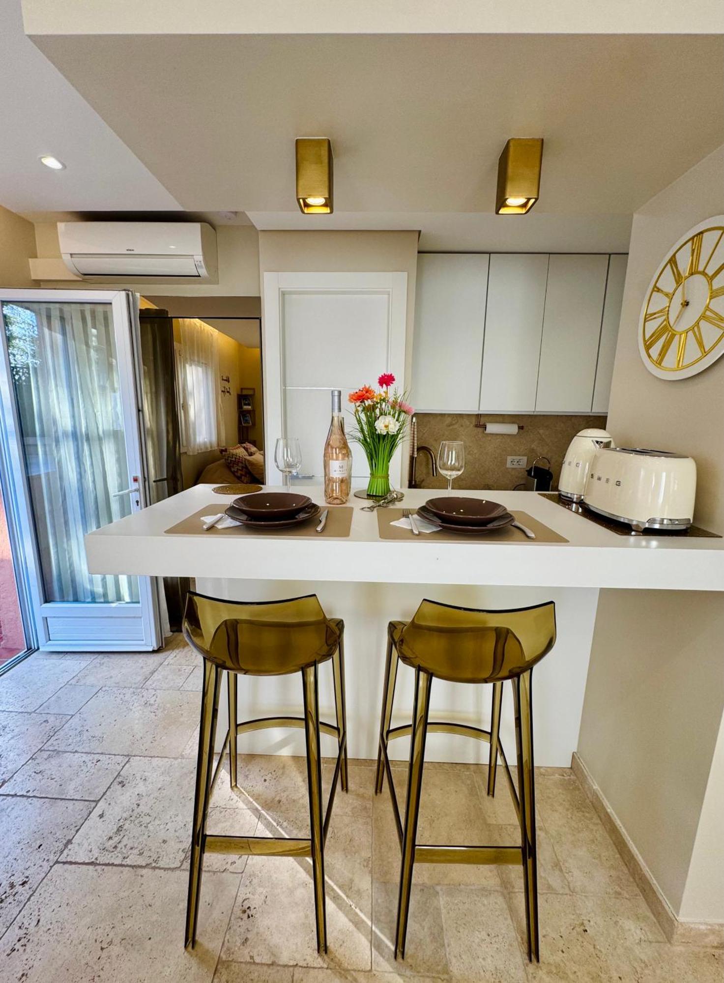 Appartement Climatise, Terrasse, Parking Prive, 50m De La *